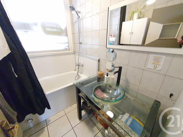 Afficher la photo en grand Appartement F4 à vendre - 4 pièces - 72.51 m2 - VENISSIEUX - 69 - RHONE-ALPES - Century 21 K.P.I