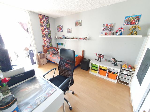Afficher la photo en grand Appartement F4 à vendre - 4 pièces - 72.51 m2 - VENISSIEUX - 69 - RHONE-ALPES - Century 21 K.P.I