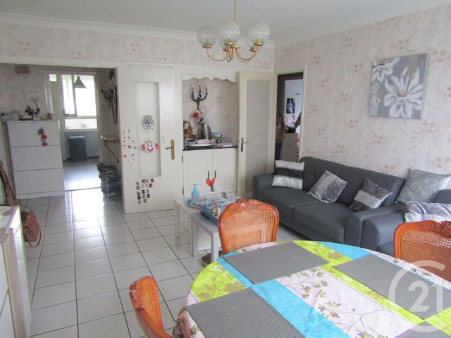Appartement F4 à vendre - 4 pièces - 75.0 m2 - VENISSIEUX - 69 - RHONE-ALPES - Century 21 K.P.I Appartement F4 à vendre - 4 pièces - 75.0 m2 - VENISSIEUX - 69 - RHONE-ALPES - Century 21 K.P.I