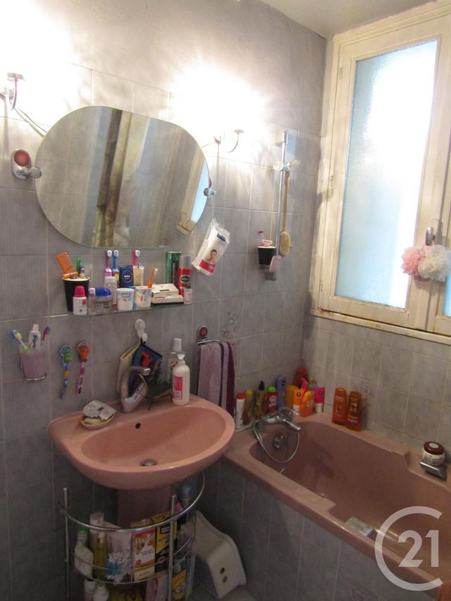 Appartement F4 à vendre - 4 pièces - 75.0 m2 - VENISSIEUX - 69 - RHONE-ALPES - Century 21 K.P.I Appartement F4 à vendre - 4 pièces - 75.0 m2 - VENISSIEUX - 69 - RHONE-ALPES - Century 21 K.P.I
