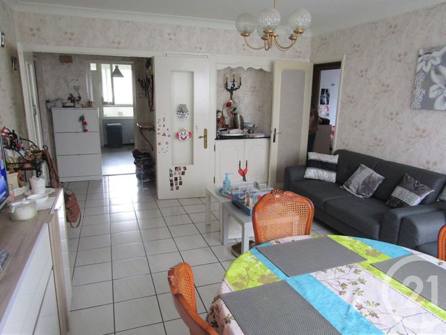 Appartement F4 à vendre - 4 pièces - 75.0 m2 - VENISSIEUX - 69 - RHONE-ALPES - Century 21 K.P.I Appartement F4 à vendre - 4 pièces - 75.0 m2 - VENISSIEUX - 69 - RHONE-ALPES - Century 21 K.P.I