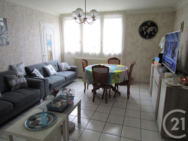 Appartement F4 à vendre - 4 pièces - 75.0 m2 - VENISSIEUX - 69 - RHONE-ALPES - Century 21 K.P.I Appartement F4 à vendre - 4 pièces - 75.0 m2 - VENISSIEUX - 69 - RHONE-ALPES - Century 21 K.P.I