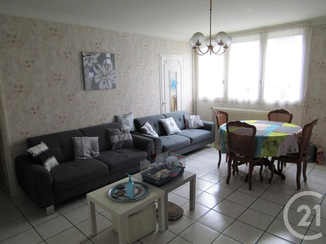 Appartement F4 à vendre - 4 pièces - 75.0 m2 - VENISSIEUX - 69 - RHONE-ALPES - Century 21 K.P.I Appartement F4 à vendre - 4 pièces - 75.0 m2 - VENISSIEUX - 69 - RHONE-ALPES - Century 21 K.P.I
