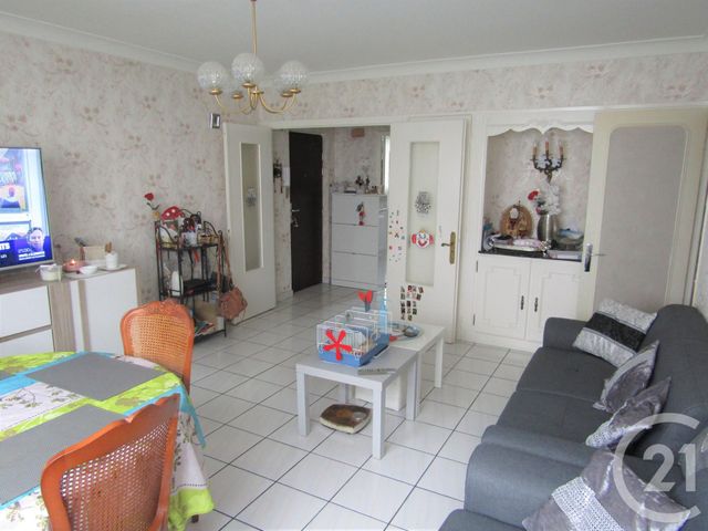 Appartement F4 à vendre - 4 pièces - 75.0 m2 - VENISSIEUX - 69 - RHONE-ALPES - Century 21 K.P.I Appartement F4 à vendre - 4 pièces - 75.0 m2 - VENISSIEUX - 69 - RHONE-ALPES - Century 21 K.P.I