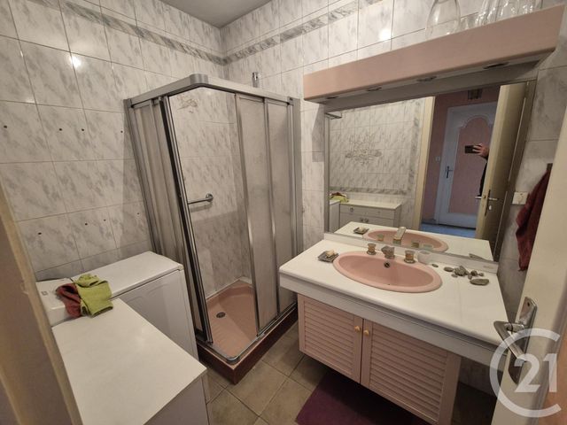 Appartement T3 à vendre - 3 pièces - 71.55 m2 - ST FONS - 69 - RHONE-ALPES - Century 21 K.P.I