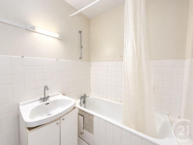 Appartement T5 à vendre - 5 pièces - 97.06 m2 - VENISSIEUX - 69 - RHONE-ALPES - Century 21 K.P.I