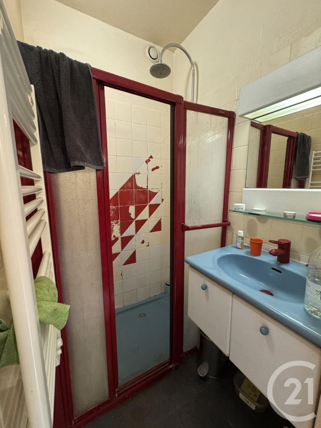 Appartement T3 à vendre - 3 pièces - 62.5 m2 - ST FONS - 69 - RHONE-ALPES - Century 21 K.P.I