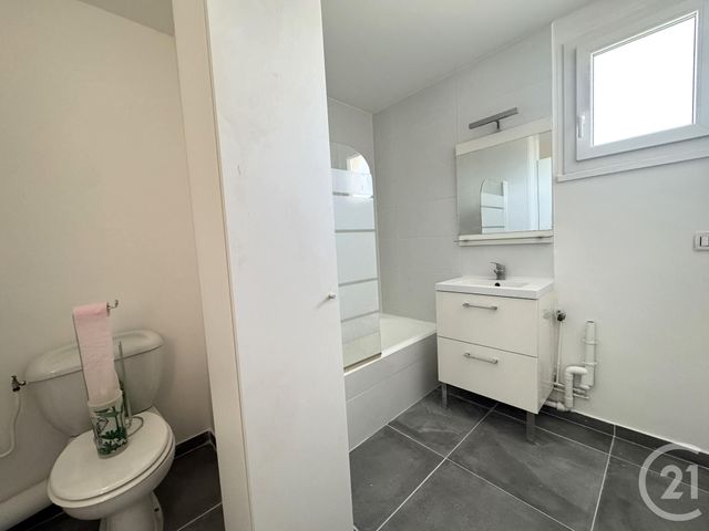 Appartement F2 à louer - 2 pièces - 49.66 m2 - DECINES CHARPIEU - 69 - RHONE-ALPES - Century 21 K.P.I