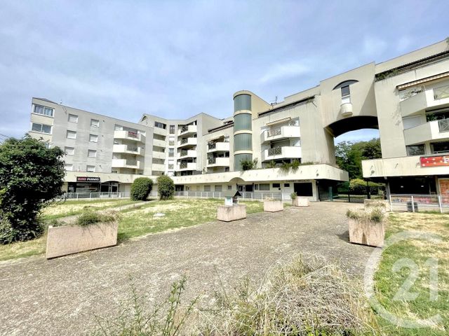 Appartement F5 à vendre - 5 pièces - 98.45 m2 - ST PRIEST - 69 - RHONE-ALPES - Century 21 K.P.I