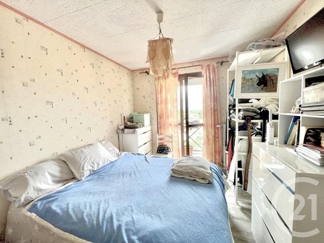 Appartement F5 à vendre - 5 pièces - 98.45 m2 - ST PRIEST - 69 - RHONE-ALPES - Century 21 K.P.I