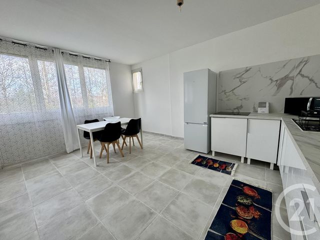 Appartement F2 à louer - 2 pièces - 55.9 m2 - VENISSIEUX - 69 - RHONE-ALPES - Century 21 K.P.I