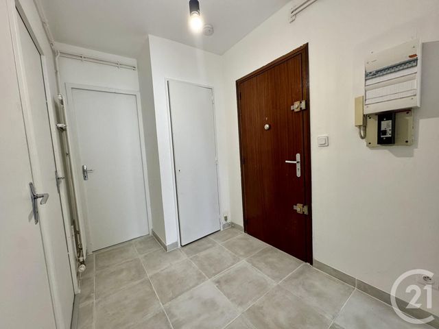 Appartement F2 à louer - 2 pièces - 55.9 m2 - VENISSIEUX - 69 - RHONE-ALPES - Century 21 K.P.I