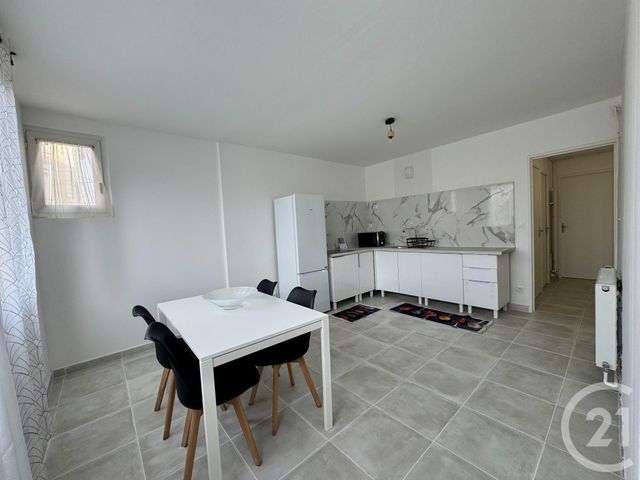 Appartement F2 à louer - 2 pièces - 55.9 m2 - VENISSIEUX - 69 - RHONE-ALPES - Century 21 K.P.I