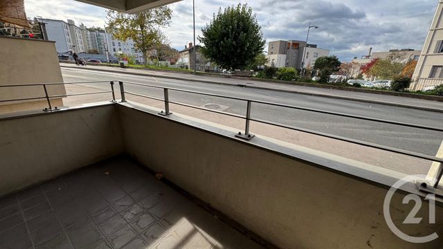 Appartement T3 à vendre - 3 pièces - 58.1 m2 - ST FONS - 69 - RHONE-ALPES - Century 21 K.P.I