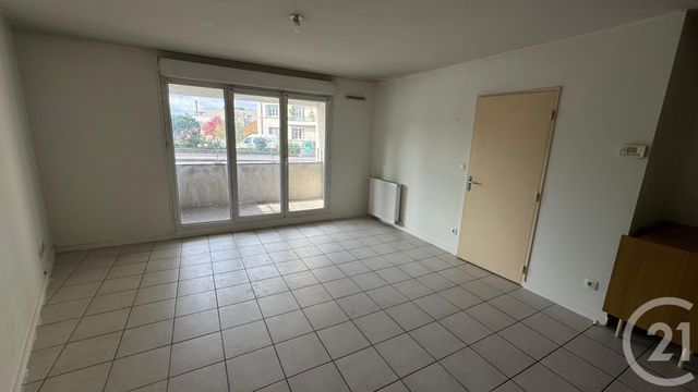 Appartement T3 à vendre - 3 pièces - 58.1 m2 - ST FONS - 69 - RHONE-ALPES - Century 21 K.P.I