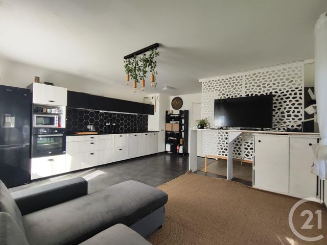 Appartement T4 à vendre - 4 pièces - 77.64 m2 - VENISSIEUX - 69 - RHONE-ALPES - Century 21 K.P.I