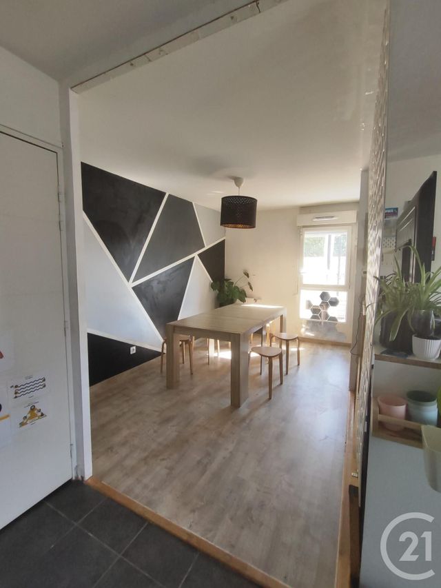 Appartement T4 à vendre - 4 pièces - 77.64 m2 - VENISSIEUX - 69 - RHONE-ALPES - Century 21 K.P.I