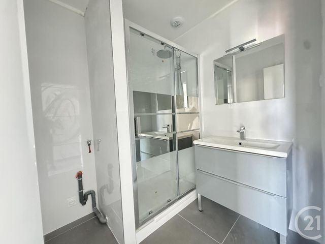 Appartement T3 à louer - 3 pièces - 60.16 m2 - ST FONS - 69 - RHONE-ALPES - Century 21 K.P.I