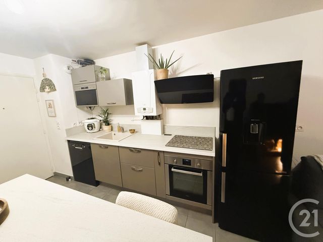 Appartement T2 à vendre - 2 pièces - 41.0 m2 - ST FONS - 69 - RHONE-ALPES - Century 21 K.P.I