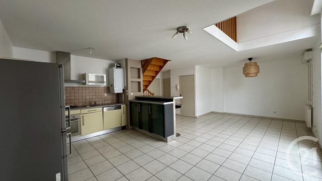 Afficher la photo en grand Appartement T3 à vendre - 3 pièces - 71.38 m2 - ST FONS - 69 - RHONE-ALPES - Century 21 K.P.I