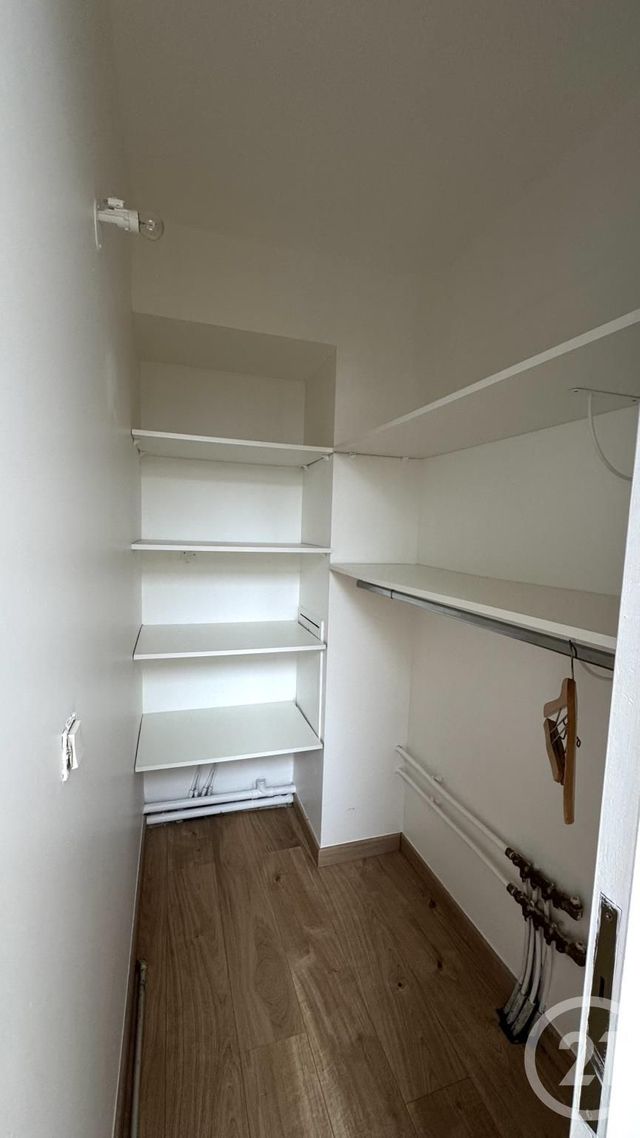 Afficher la photo en grand Appartement T3 à vendre - 3 pièces - 71.38 m2 - ST FONS - 69 - RHONE-ALPES - Century 21 K.P.I