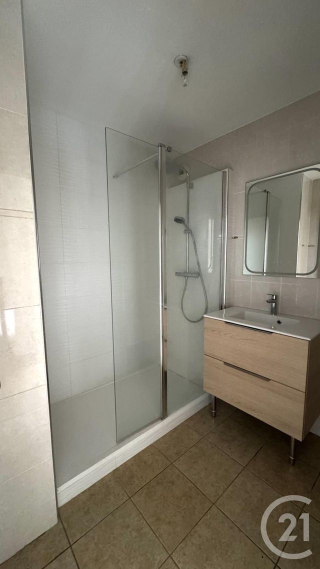 Afficher la photo en grand Appartement T3 à vendre - 3 pièces - 71.38 m2 - ST FONS - 69 - RHONE-ALPES - Century 21 K.P.I