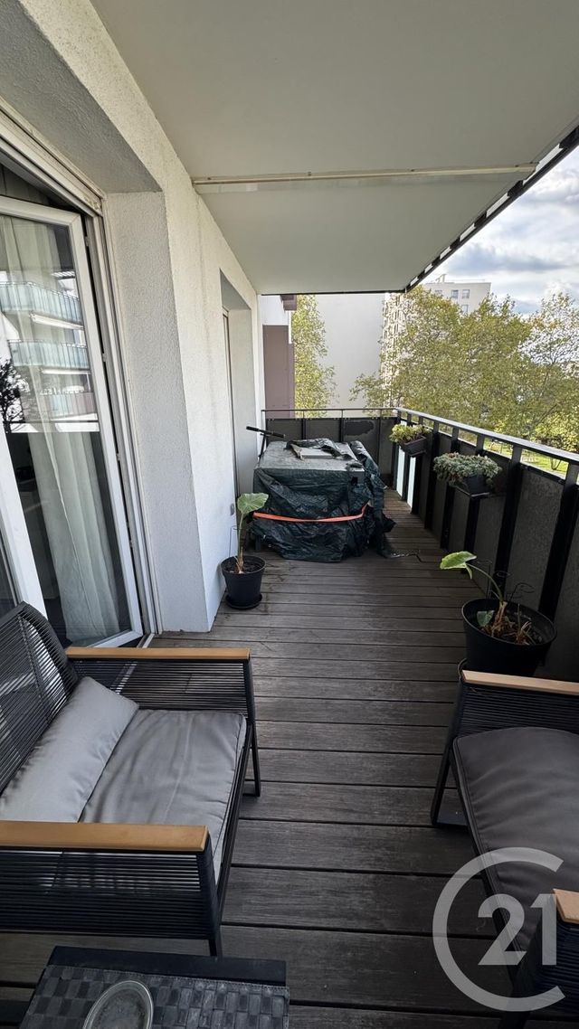 Appartement T4 à vendre - 4 pièces - 74.11 m2 - ST FONS - 69 - RHONE-ALPES - Century 21 K.P.I