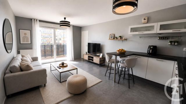 Appartement T4 à vendre - 4 pièces - 74.11 m2 - ST FONS - 69 - RHONE-ALPES - Century 21 K.P.I