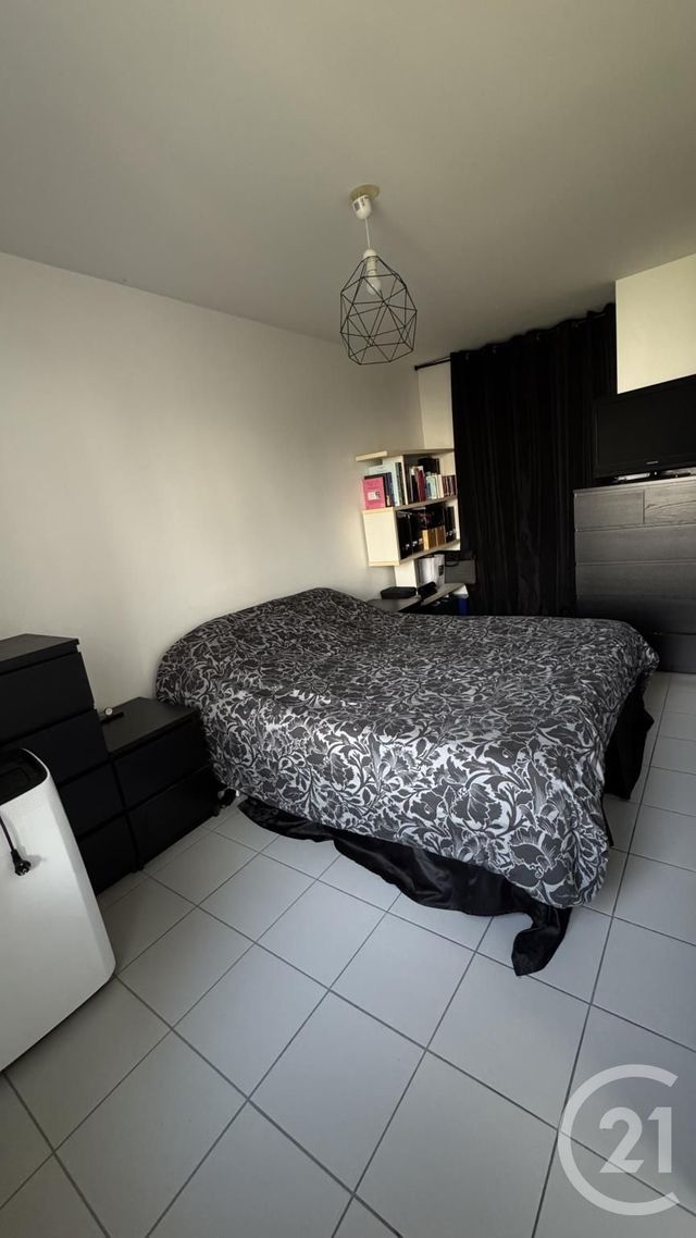 Appartement T4 à vendre - 4 pièces - 74.11 m2 - ST FONS - 69 - RHONE-ALPES - Century 21 K.P.I