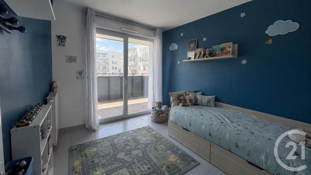 Appartement T4 à vendre - 4 pièces - 74.11 m2 - ST FONS - 69 - RHONE-ALPES - Century 21 K.P.I