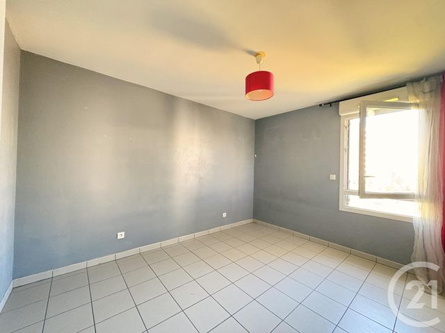 Appartement T4 à vendre - 4 pièces - 74.11 m2 - ST FONS - 69 - RHONE-ALPES - Century 21 K.P.I