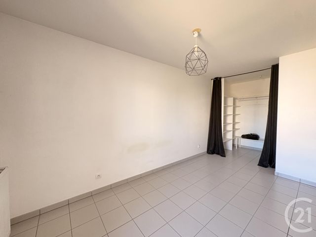 Appartement T4 à vendre - 4 pièces - 74.11 m2 - ST FONS - 69 - RHONE-ALPES - Century 21 K.P.I