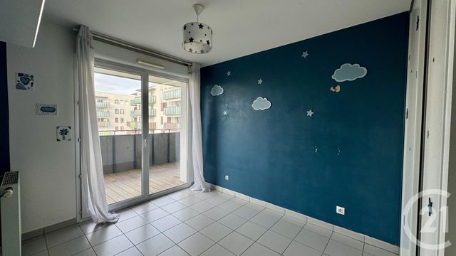 Appartement T4 à vendre - 4 pièces - 74.11 m2 - ST FONS - 69 - RHONE-ALPES - Century 21 K.P.I