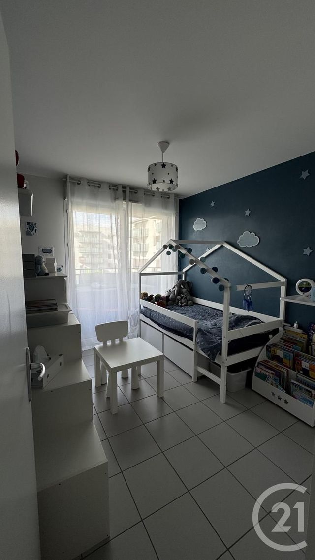 Appartement T4 à vendre - 4 pièces - 74.11 m2 - ST FONS - 69 - RHONE-ALPES - Century 21 K.P.I