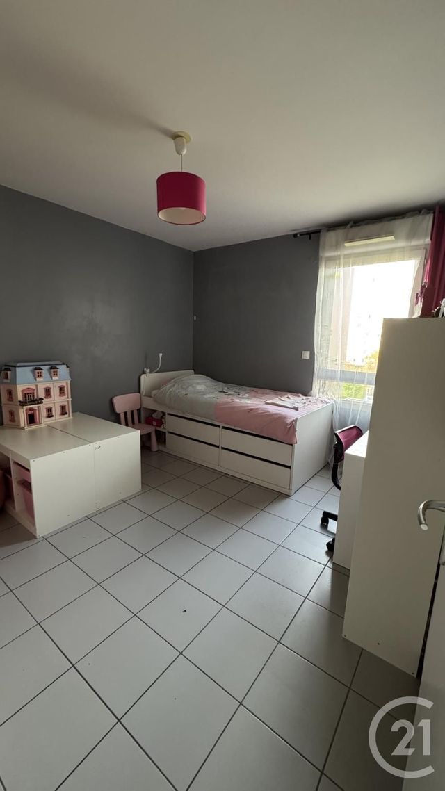 Appartement T4 à vendre - 4 pièces - 74.11 m2 - ST FONS - 69 - RHONE-ALPES - Century 21 K.P.I