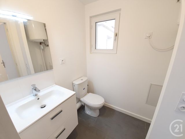 Appartement T2 à louer - 2 pièces - 27.0 m2 - ST FONS - 69 - RHONE-ALPES - Century 21 K.P.I