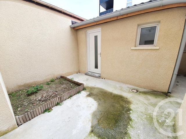 Appartement T2 à louer - 2 pièces - 27.0 m2 - ST FONS - 69 - RHONE-ALPES - Century 21 K.P.I