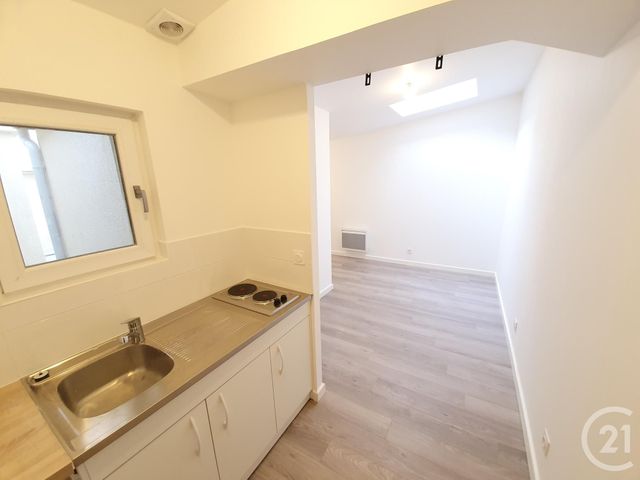 Appartement T2 à louer - 2 pièces - 27.0 m2 - ST FONS - 69 - RHONE-ALPES - Century 21 K.P.I