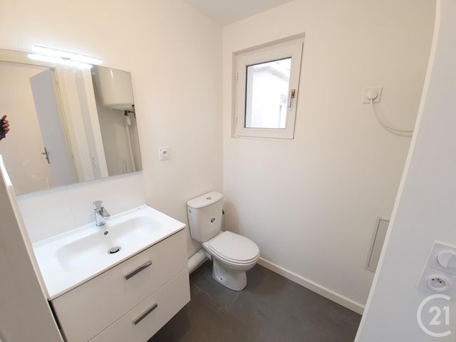 Appartement T2 à louer - 2 pièces - 27.0 m2 - ST FONS - 69 - RHONE-ALPES - Century 21 K.P.I