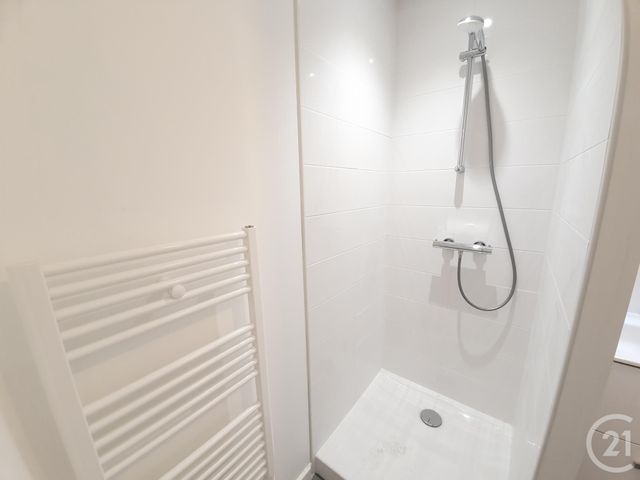 Appartement T2 à louer - 2 pièces - 27.0 m2 - ST FONS - 69 - RHONE-ALPES - Century 21 K.P.I