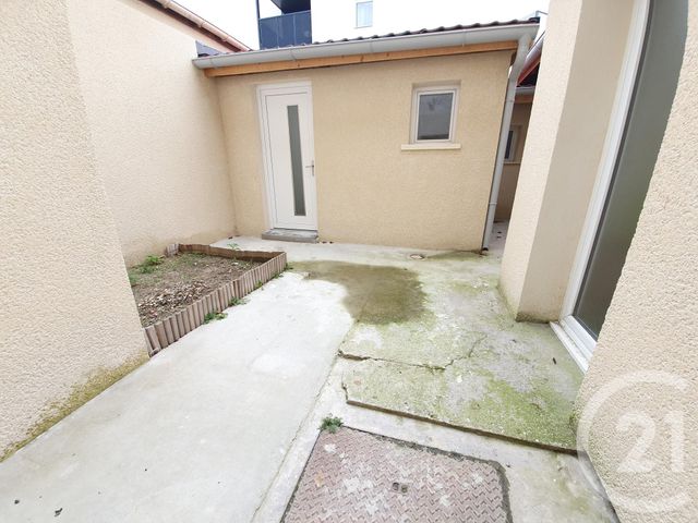 Appartement T2 à louer - 2 pièces - 27.0 m2 - ST FONS - 69 - RHONE-ALPES - Century 21 K.P.I