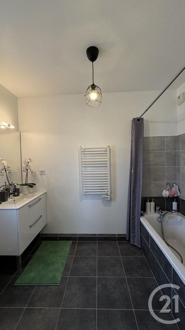 Appartement T3 à vendre - 3 pièces - 54.0 m2 - VENISSIEUX - 69 - RHONE-ALPES - Century 21 K.P.I