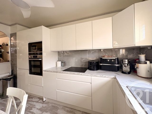 Appartement T4 à vendre - 4 pièces - 91.9 m2 - ST FONS - 69 - RHONE-ALPES - Century 21 K.P.I