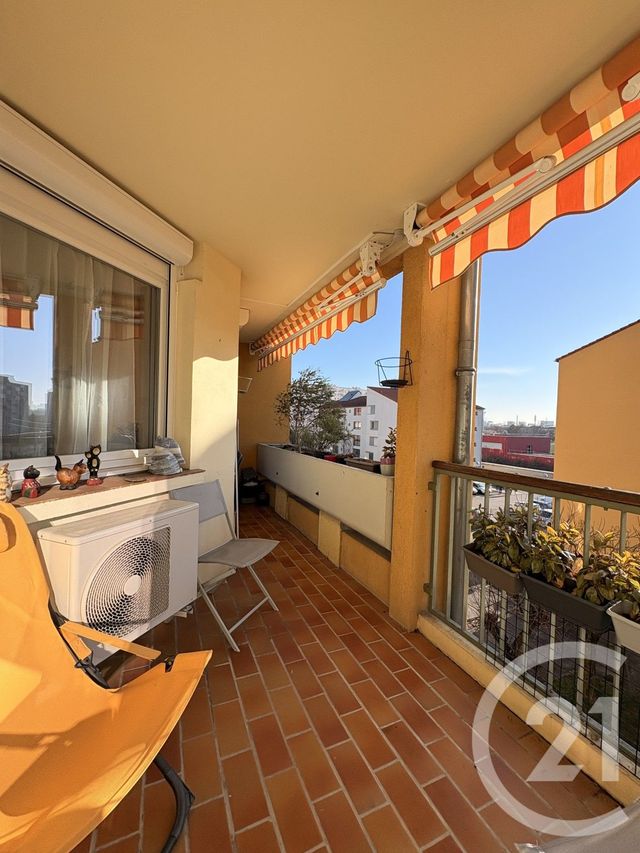 Appartement T4 à vendre - 4 pièces - 88.07 m2 - VENISSIEUX - 69 - RHONE-ALPES - Century 21 K.P.I