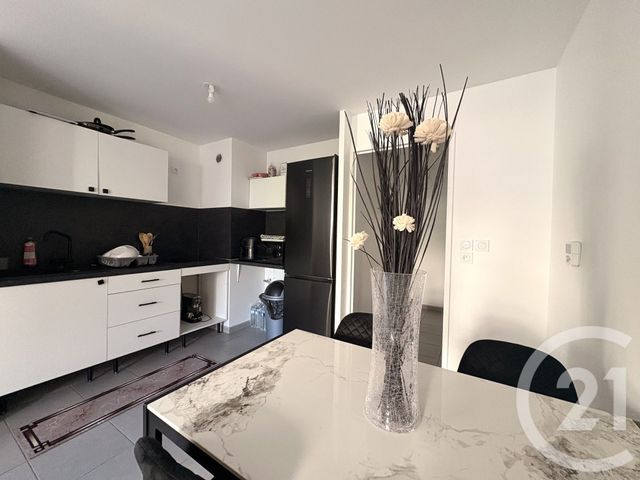 Appartement T3 à vendre - 3 pièces - 53.0 m2 - ST FONS - 69 - RHONE-ALPES - Century 21 K.P.I