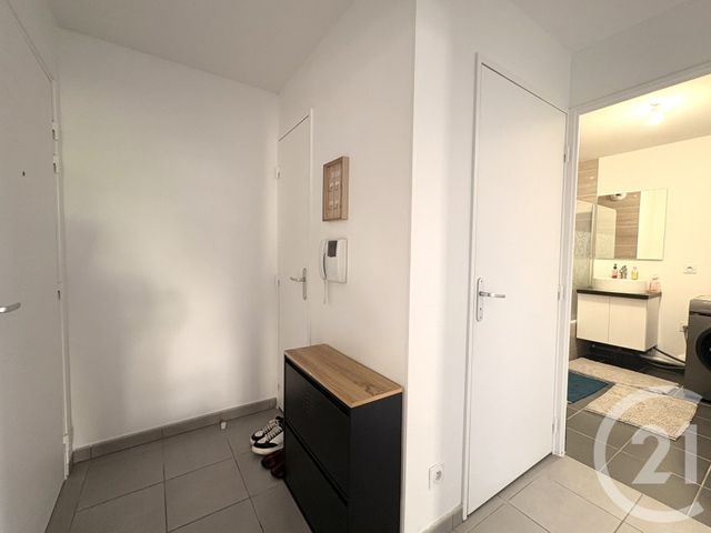 Appartement T3 à vendre - 3 pièces - 53.0 m2 - ST FONS - 69 - RHONE-ALPES - Century 21 K.P.I