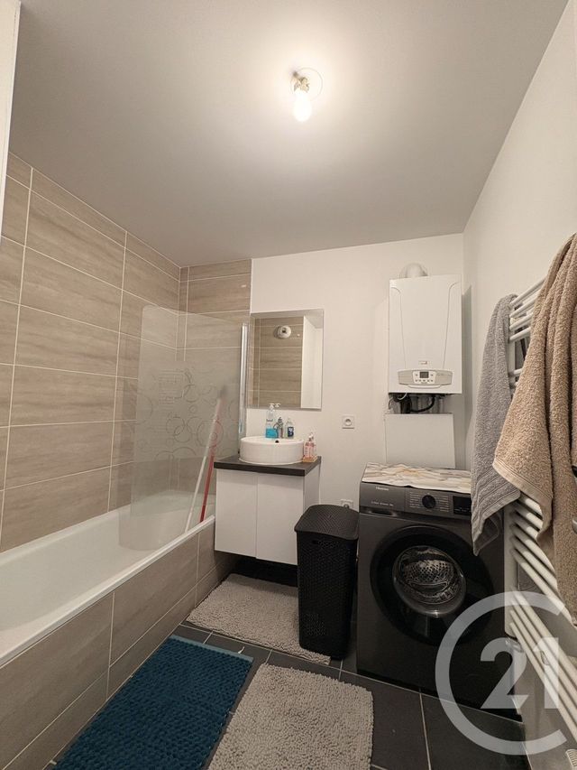 Appartement T3 à vendre - 3 pièces - 53.0 m2 - ST FONS - 69 - RHONE-ALPES - Century 21 K.P.I