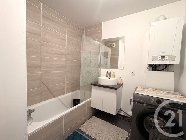 Appartement T3 à vendre - 3 pièces - 53.0 m2 - ST FONS - 69 - RHONE-ALPES - Century 21 K.P.I