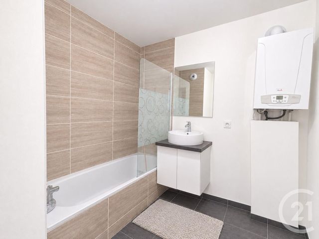 Appartement T3 à vendre - 3 pièces - 53.0 m2 - ST FONS - 69 - RHONE-ALPES - Century 21 K.P.I