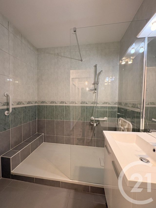 Appartement T4 à vendre - 4 pièces - 82.0 m2 - VENISSIEUX - 69 - RHONE-ALPES - Century 21 K.P.I